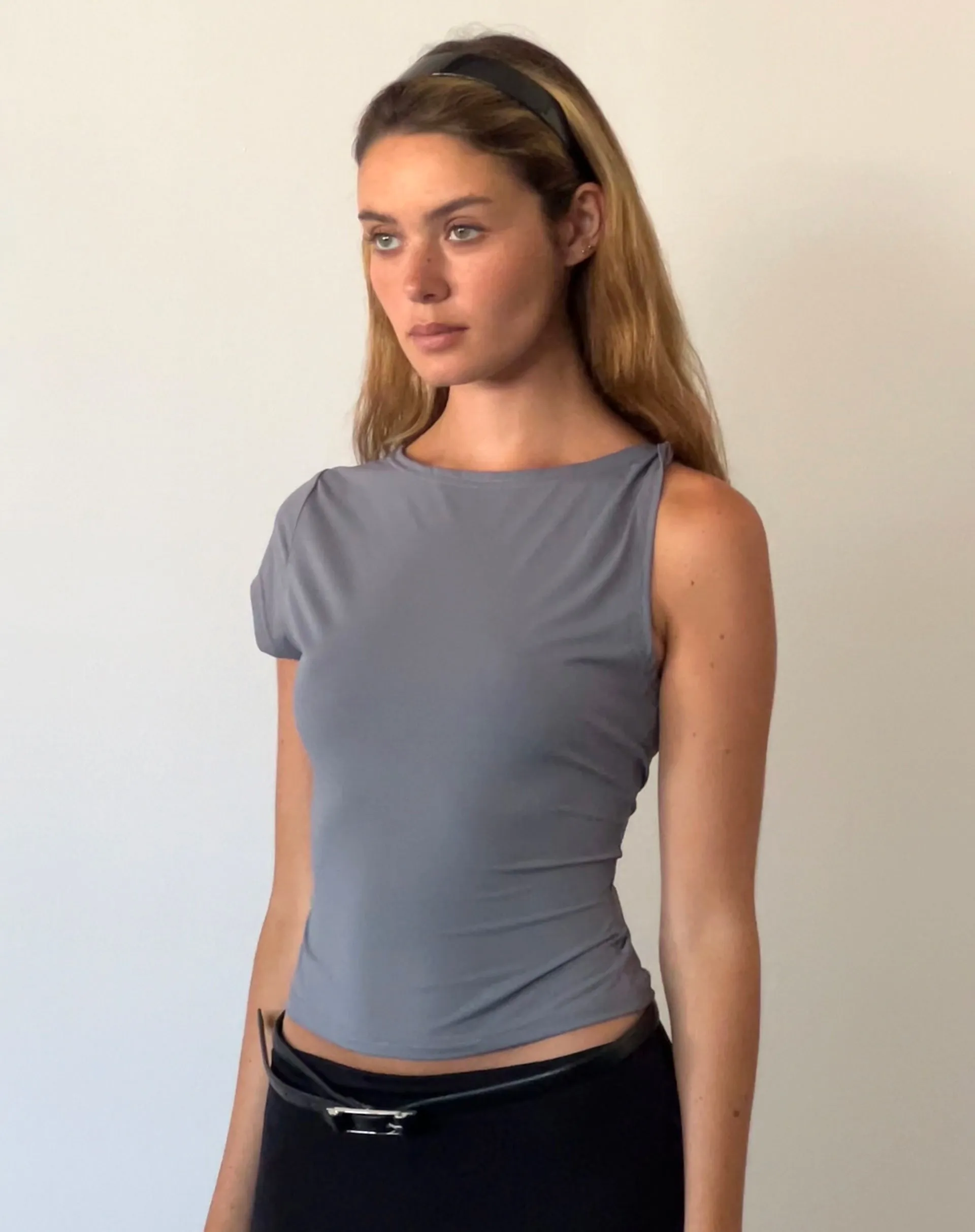 Dannas Asymmetric Top in Grey