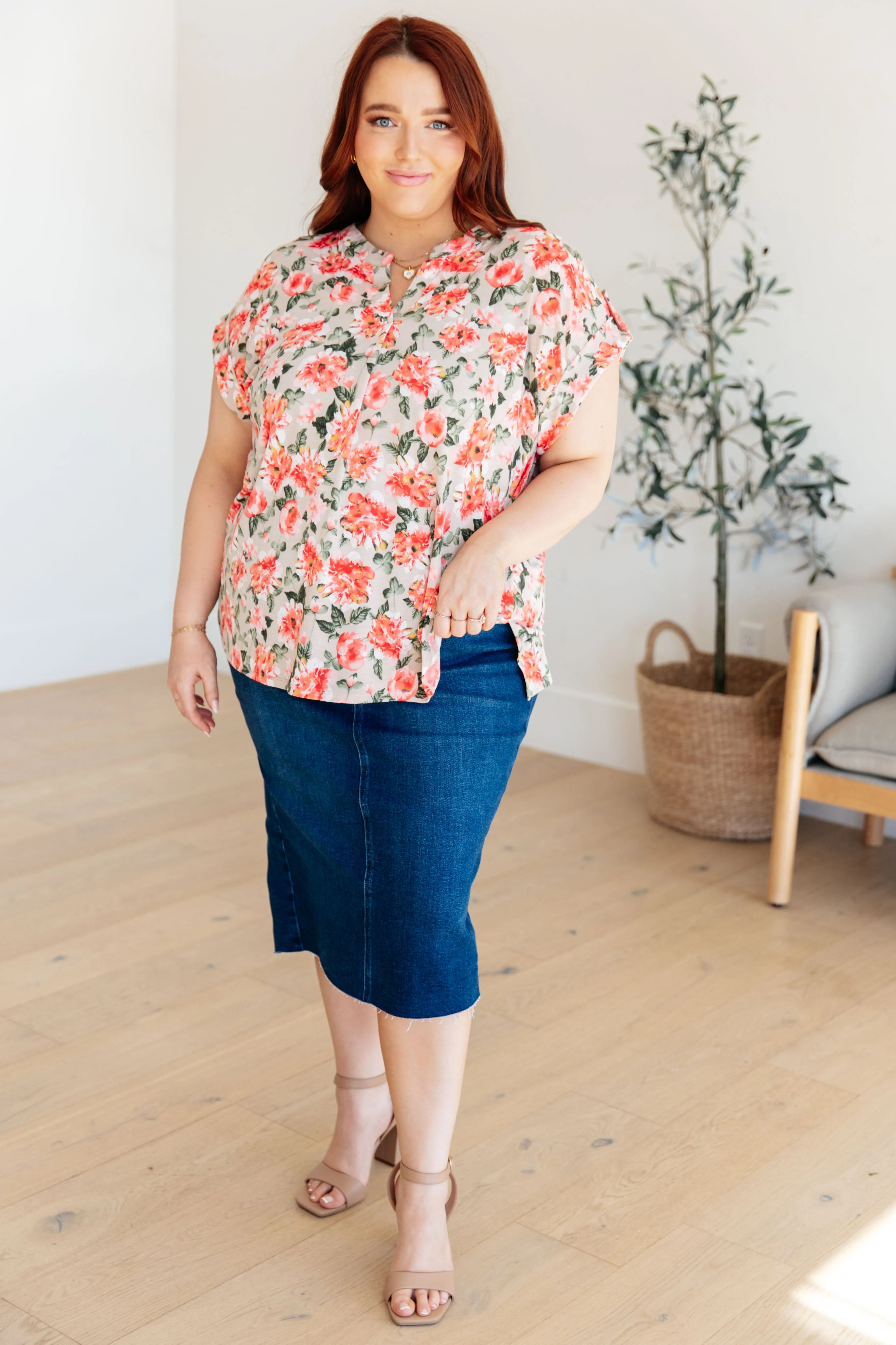 Dear Scarlett Lizzy Cap Sleeve Top in Coral and Beige Floral